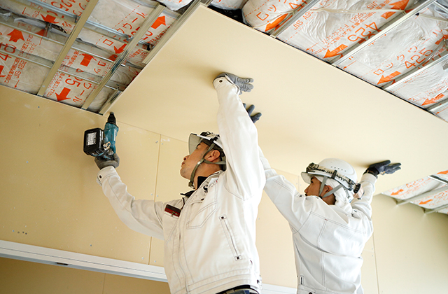 写真:天井・壁ボード貼工事