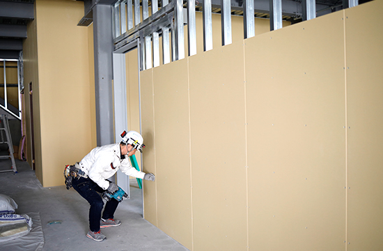 写真:天井・壁ボード貼工事